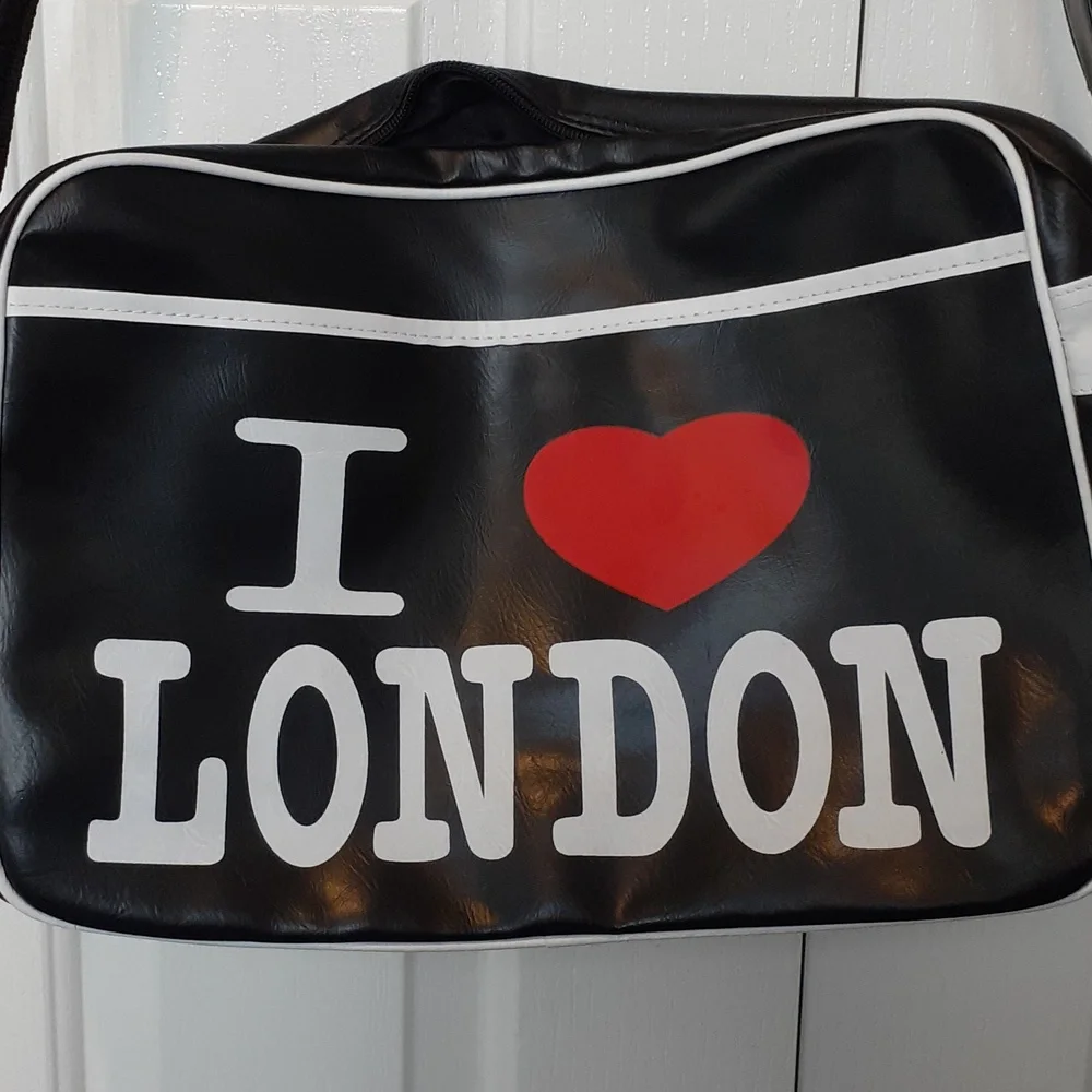 I love London black shouder large leather bag - Picture 2 of 10